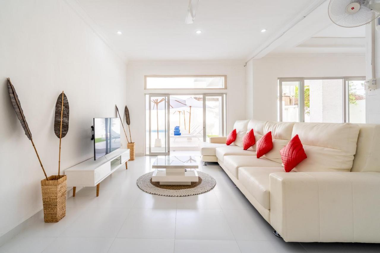 Luxury Minimalist Villa White Angel In Seminyak Exterior photo