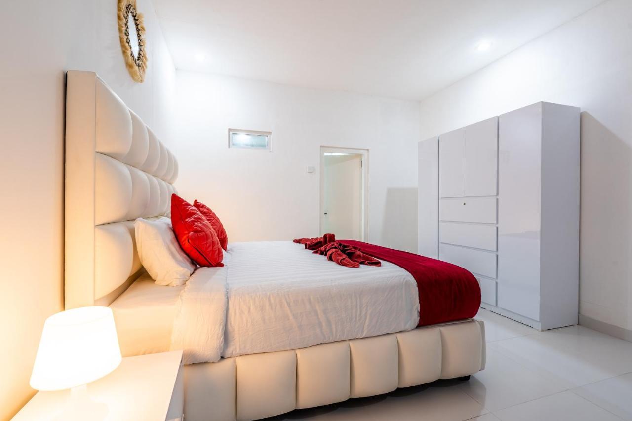 Luxury Minimalist Villa White Angel In Seminyak Exterior photo