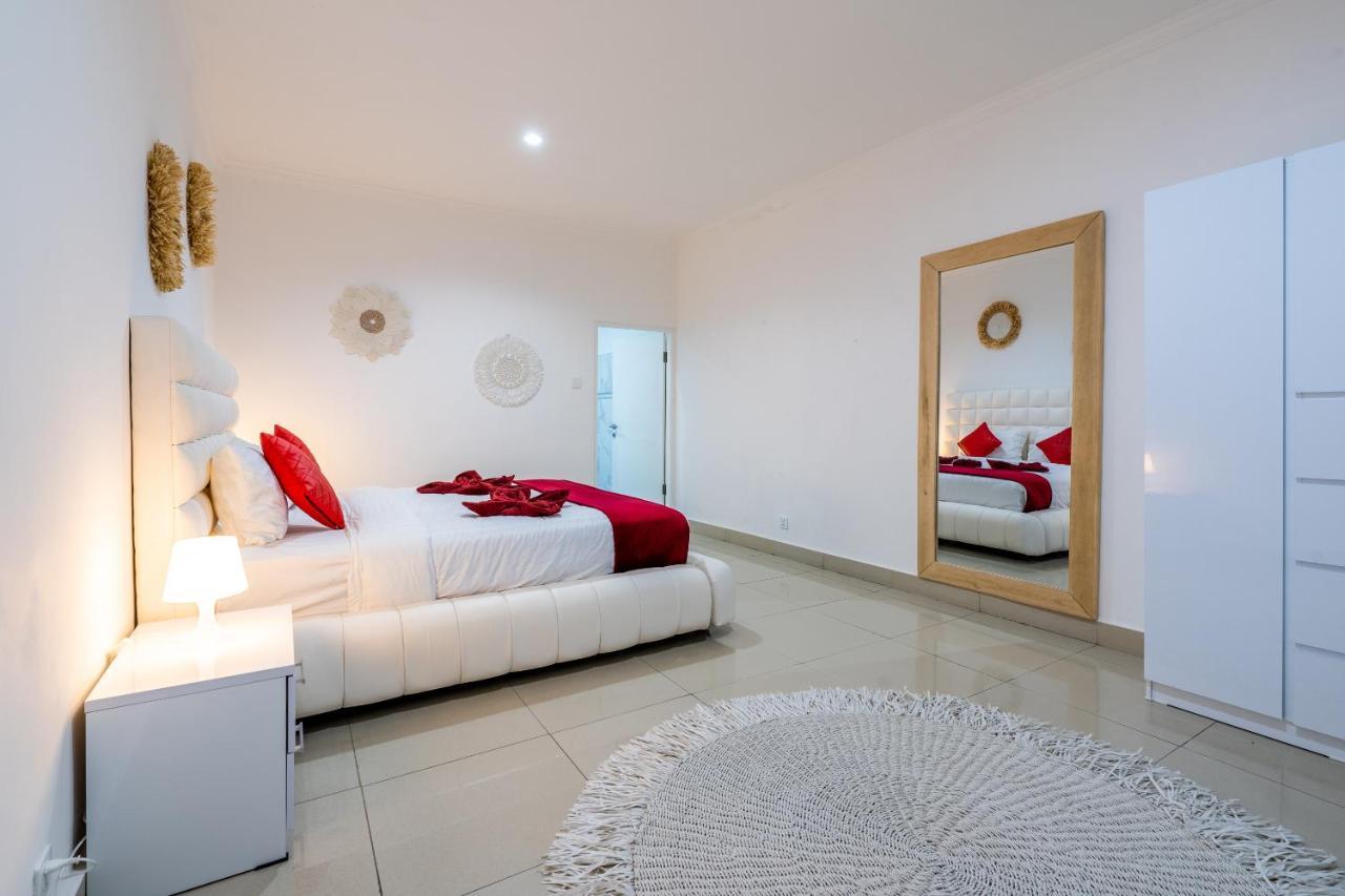Luxury Minimalist Villa White Angel In Seminyak Exterior photo